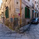 Design Flat In The City Center By Wonderful Italy